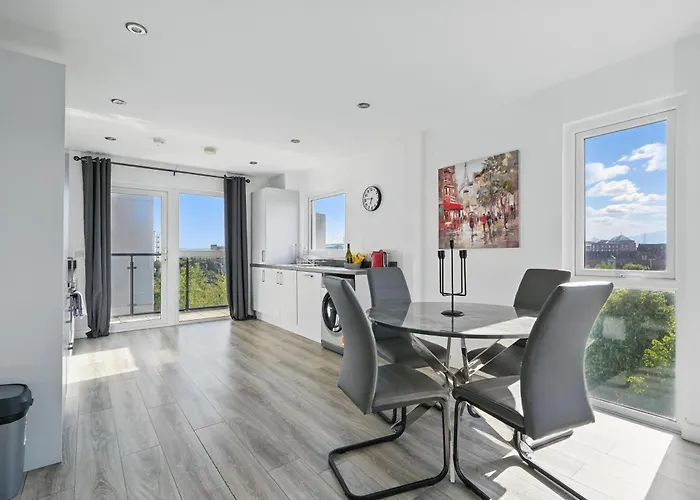 Deluxe Two-Bedroom Apartment