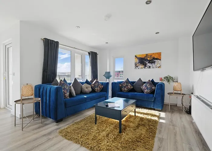 Deluxe Two-Bedroom Apartment